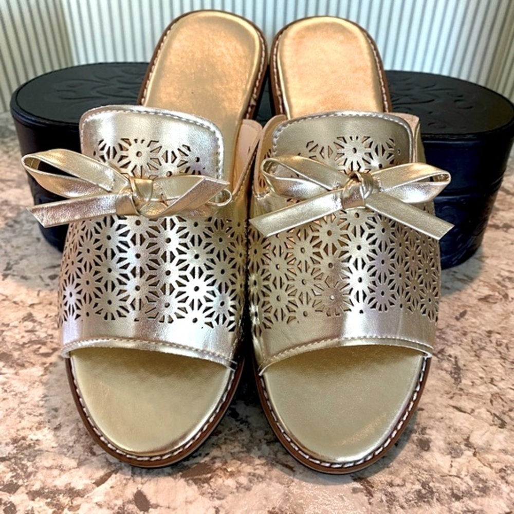NWOT—Women Hollowed Out Flats Sandals Slip On Slipper Bows Slides Size 8 - Picture 2 of 7